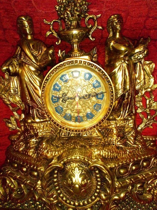 Reloj de bronce macizo