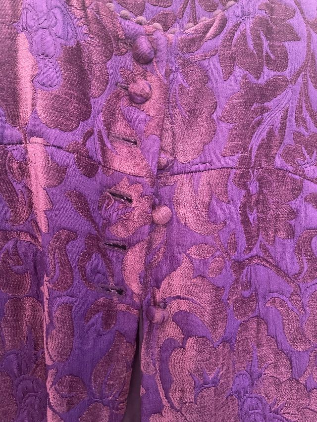 Abrigo morado brocado