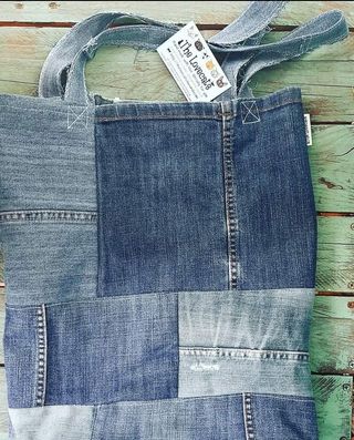 Bolso vaquero patchwork de segunda mano por 28 EUR en Los Palacios y  Villafranca en WALLAPOP