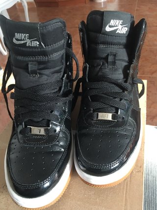 Zapatos Nike talla 36,color negro de segunda mano por 15 EUR en Málaga en  WALLAPOP