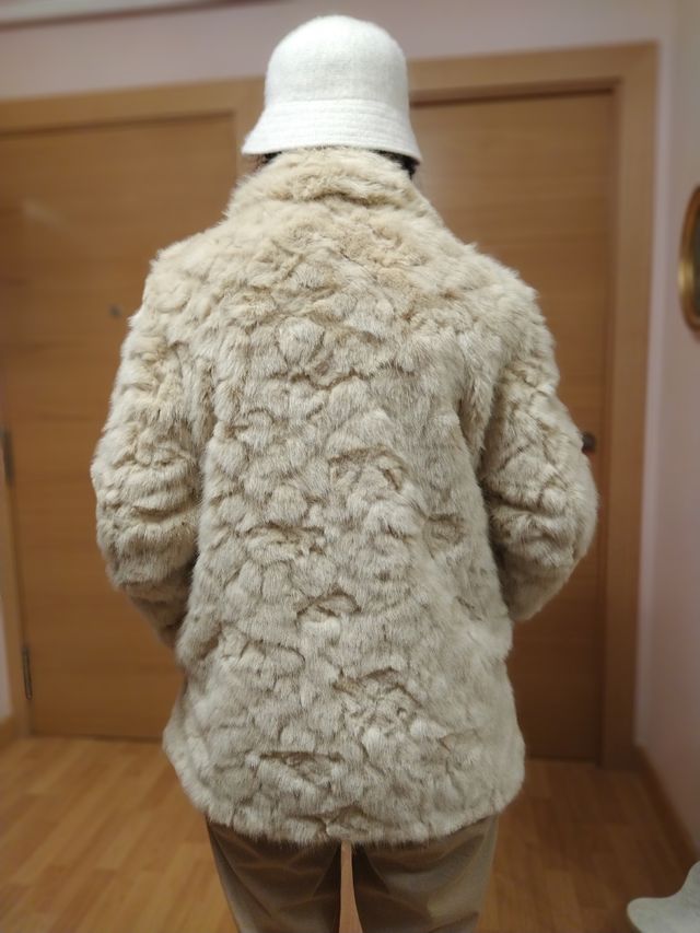 Chaquetón piel sintética.Talla L