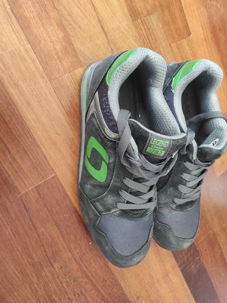 Zapatos de seguridad OPSIAL de segunda mano por 20 EUR en Sant Just Desvern  en WALLAPOP