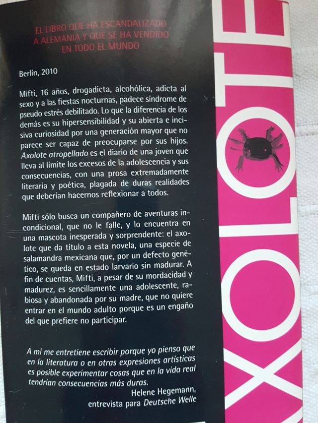 AXOLOTE ATROPELLADO de HELENE HEGEMANN