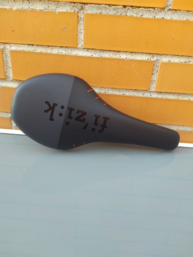 Sillín FIZIK TUNDRA M5 285x125mm. NUEVO. ENVÍO!!!