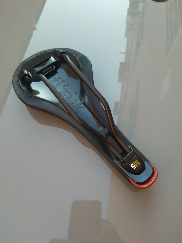 Sillín FIZIK TUNDRA M5 285x125mm. NUEVO. ENVÍO!!!