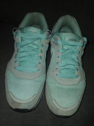 Zapatillas Nike azul turquesa, talla 38 de segunda mano por 25 EUR en  Madrid en WALLAPOP