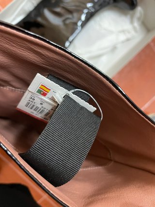 Botas altas charol negro Zara de segunda mano por 39 EUR en Alcasser en  WALLAPOP