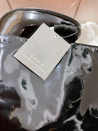 La nueva obsesión de Instagram son estas botas blancas altas y planas de  Zara