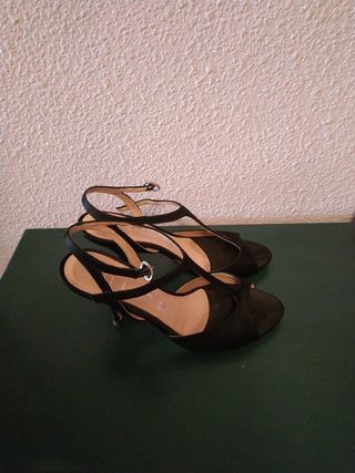 Sandalias tacón Unisa de segunda mano por 12 EUR en Elda en WALLAPOP