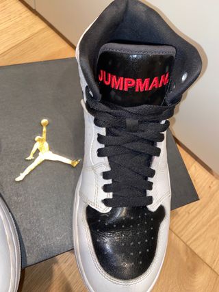 Jordan access zapatillas blancas, negras y rojas de segunda mano por 55 EUR  en Madrid en WALLAPOP