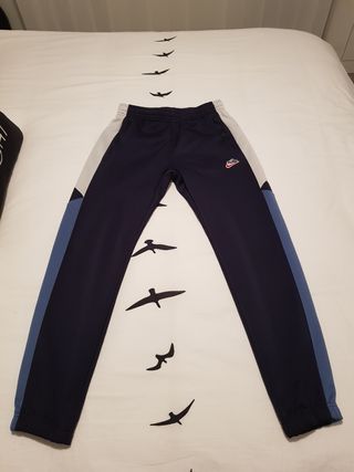 Pantalón Nike azul oscuro, azul claro y blanco de segunda mano por 10 EUR  en Coslada en WALLAPOP