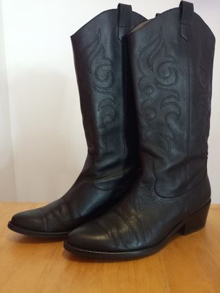 Botas negras Wonders. T 41 de segunda mano por 15 EUR en Calella en WALLAPOP