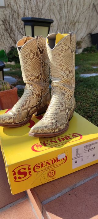 Botas piel de serpiente original (campera\\/cowboy) de segunda mano por 200  EUR en Coslada en WALLAPOP