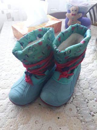 Botas nieve niña talla 25 de segunda mano por 5 EUR en Coslada en WALLAPOP