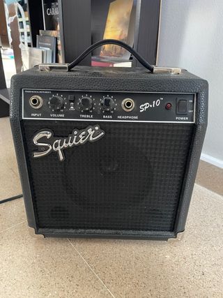 Amplificador Squier de Fender 22w de segunda mano por 35 EUR en Málaga en  WALLAPOP