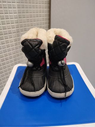 Botas nieve (talla 22-23) de segunda mano por 10 EUR en Godella en WALLAPOP