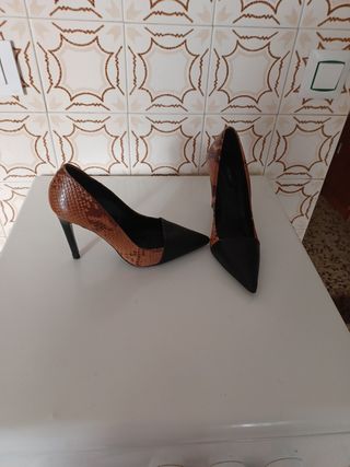 Zapato tacon numero 39 en perfecto estado de segunda mano por 6 EUR en  Bormujos en WALLAPOP