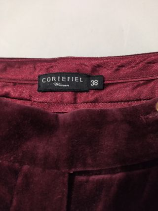 Pantalón de terciopelo de Cortefiel de segunda mano por 6 EUR en Linares en  WALLAPOP