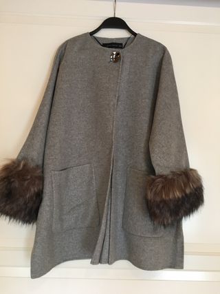ABRIGO DE SEÑORA DEL ZARA de segunda mano por 60 EUR en Badalona en WALLAPOP