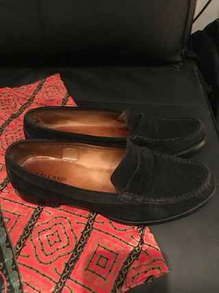 CHOLLO! ZAPATOS ITALIANOS MUJER PIEL NEGROS T-40 de segunda mano por 7 EUR  en Fuente el Saz de Jarama en WALLAPOP