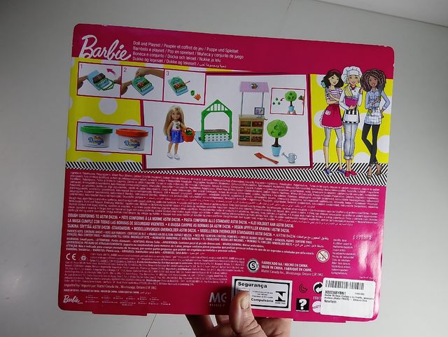 Barbie muñeca Chelsea y su huerto, con accesorios.