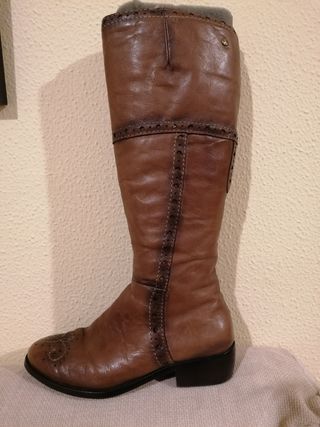 Botas caña alta Martinelli talla 35 de segunda mano por 15 EUR en Sevilla  en WALLAPOP