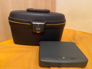 Neceser rígido Roncato con pequeño joyero incluido de segunda mano por  11,99 EUR en A Coruña en WALLAPOP