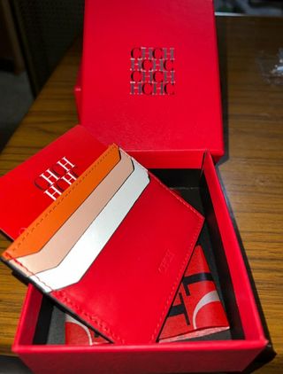 Tarjetero de Carolina Herrera de segunda mano por 23 EUR en Ávila en  WALLAPOP