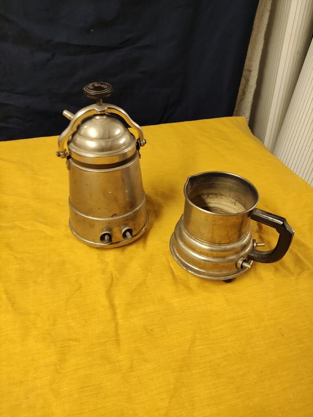cafetera y jarras antiguos Crespo 1950