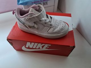 Zapatillas de niña nike numero 27 de segunda mano por 15 EUR en Barakaldo  en WALLAPOP