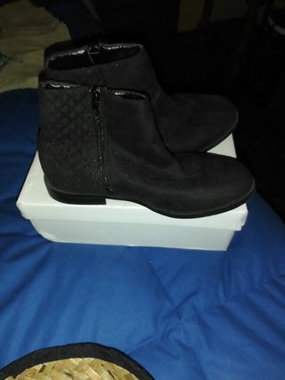 Botas piel antes 34 hipercor de segunda mano por 7 EUR en Alcalá de  Guadaíra en WALLAPOP