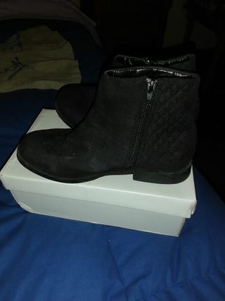 Botas piel antes 34 hipercor de segunda mano por 7 EUR en Alcalá de  Guadaíra en WALLAPOP
