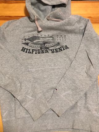 Sudadera Gris vintage Tommy Hilfiger de segunda mano por 10 EUR en Valencia  en WALLAPOP