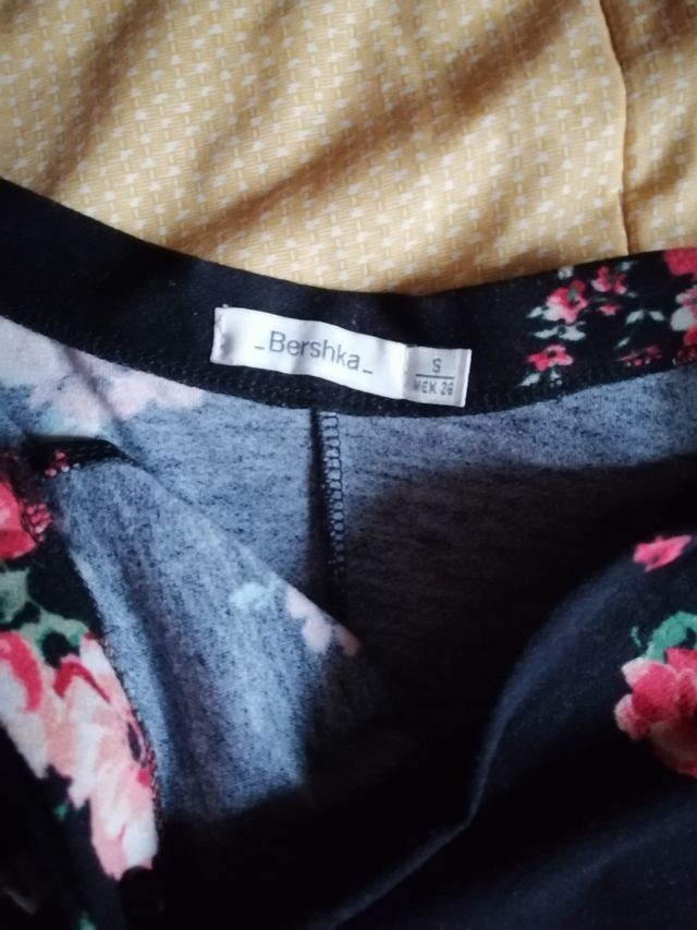 Falda de Bershka 