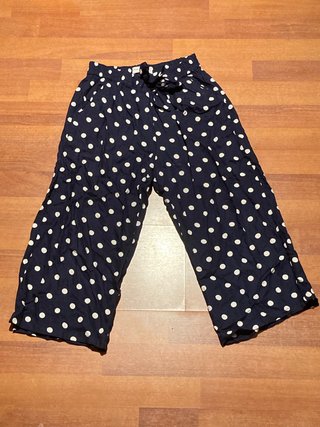 Pantalón de campana con lunares niña de segunda mano por 8 EUR en Terrassa  en WALLAPOP