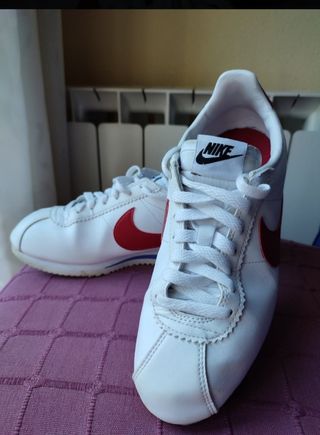 Nike Cortez Núm 40 de segunda mano por 25 EUR en Donostia-San Sebastián en  WALLAPOP