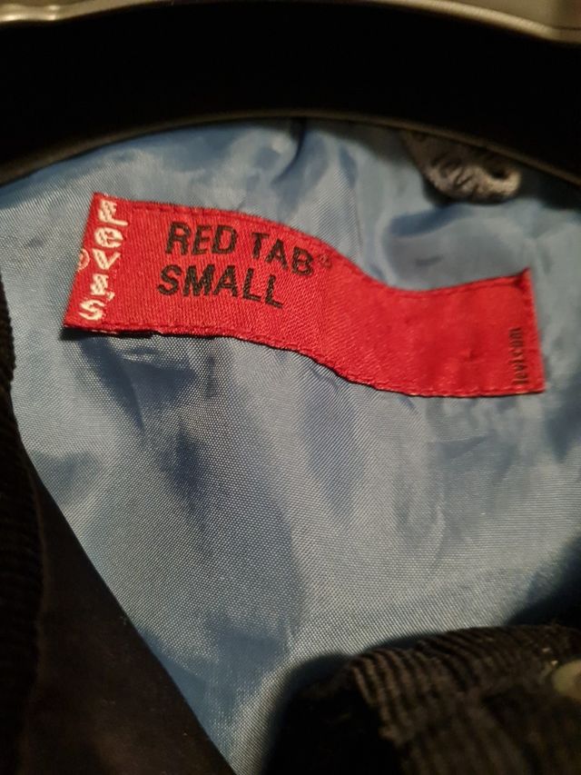 CHALECO PLUMAS NEGRO T/S *LEVIS RED TAB*