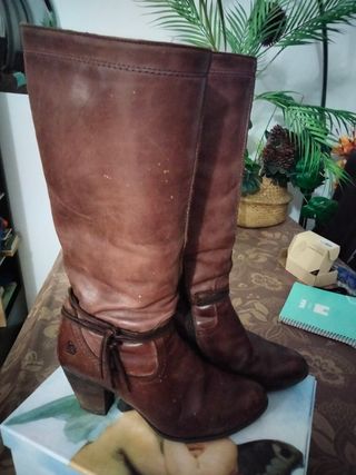 Botas altas Piel. Alta Calidad. Dentro calentitas de segunda mano por 35  EUR en Sant Andreu de la Barca en WALLAPOP