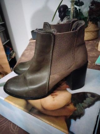 Botines Piel. Cómodos. Tacón.. de segunda mano por 25 EUR en Sant Andreu de  la Barca en WALLAPOP