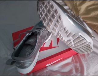 bambas nike plateadas