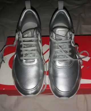 bambas nike plateadas