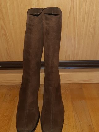 Botas elásticas marrones. 38 de segunda mano por 12 EUR en Toledo en  WALLAPOP