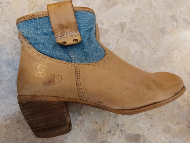Botín piel color cuero y vaquero