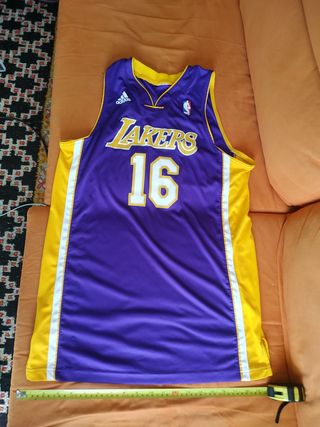 Camiseta Adidas Pau Gasol Lakers de segunda mano por 15 EUR en Rincón de la  Victoria en WALLAPOP