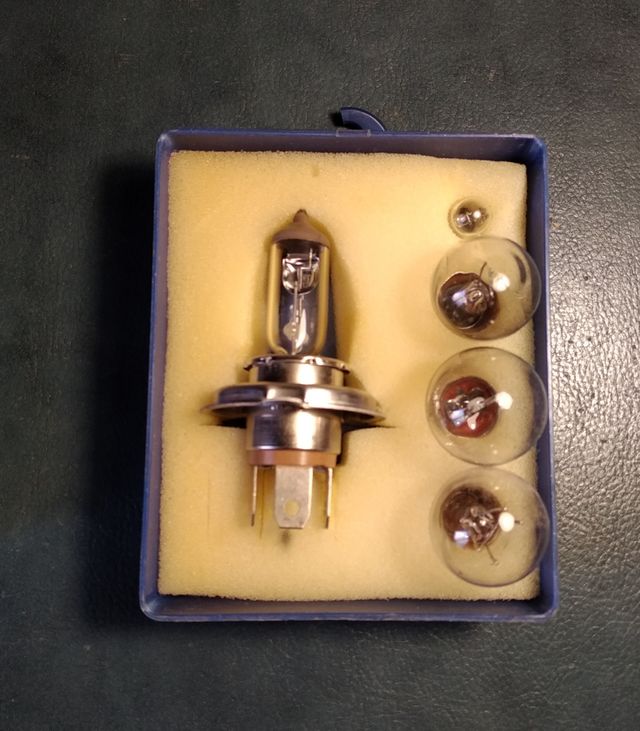 estuche bombillas lámparas multimarca