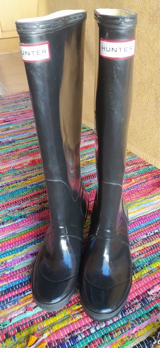 Botas Hunter tacón de segunda mano por 50 EUR en Sant Ferran de ses Roques  en WALLAPOP