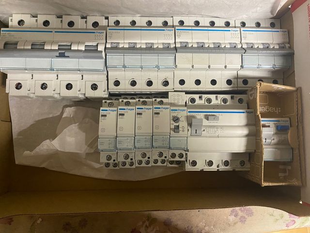 Lote de magnetotermicos, contactores diferenciales