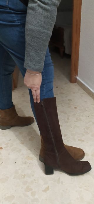 Botas altas color marrón de segunda mano por 10 EUR en Villajoyosa en  WALLAPOP