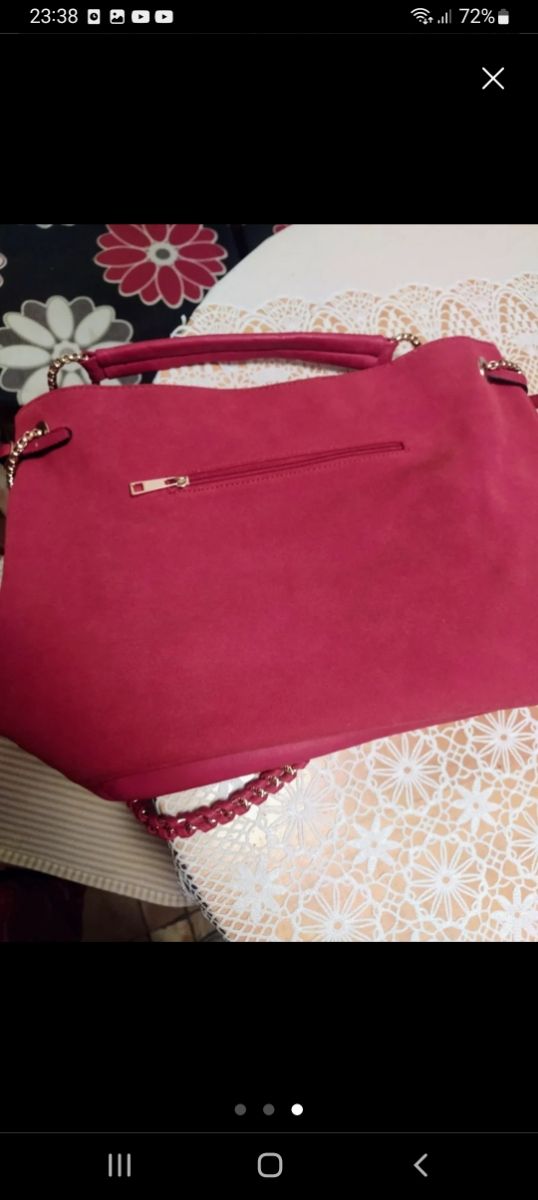 zuecos rojos más bolso 