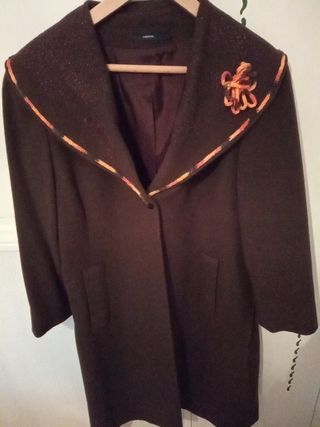 Abrigo señora Cortefiel talla 48. marrón de segunda mano por 30 EUR en  Alcalá de Henares en WALLAPOP